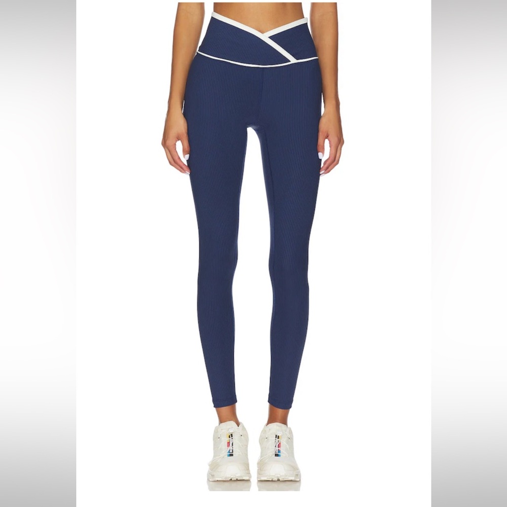 Year of Ours Ribbed Two Tone Veronica Legging in Navy & White